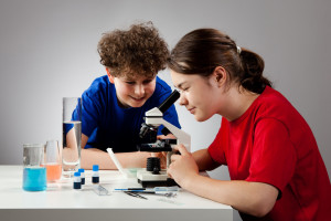 mikroskop-shkolnyy