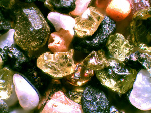 beach-water-sand-rock-green-mineral-microscope-bogofi